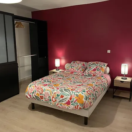 Maison Familiale Avec Terrasse Et Jardinet *