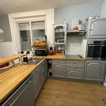 Maison Familiale Avec Terrasse Et Jardinet *