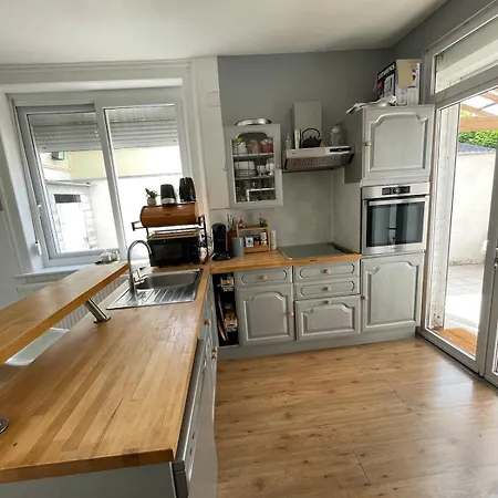 Maison Familiale Avec Terrasse Et Jardinet